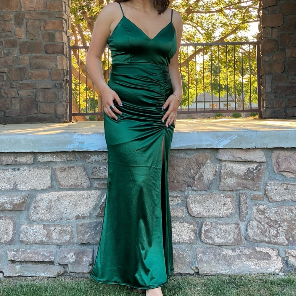 Beautiful green dress perfect for any occasion